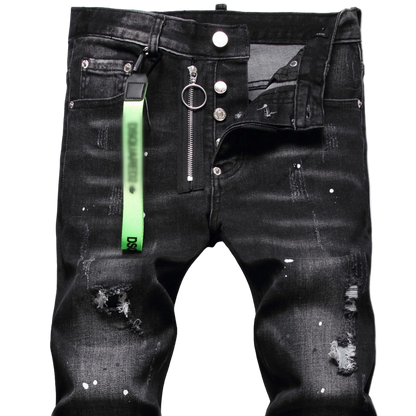 Slim fit jeans z zawieszką.